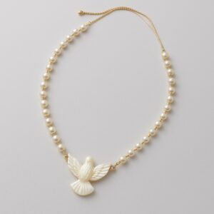 Gargantilha Pérolas com Pingente Espírito Santo em Madrepérola