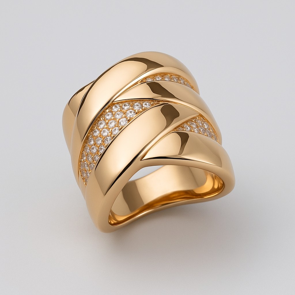 Anel Dourado com Contraste Liso e Cravejado