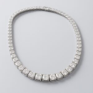 Choker riviera em ródio branco com brilho sofisticado e acabamento premium.