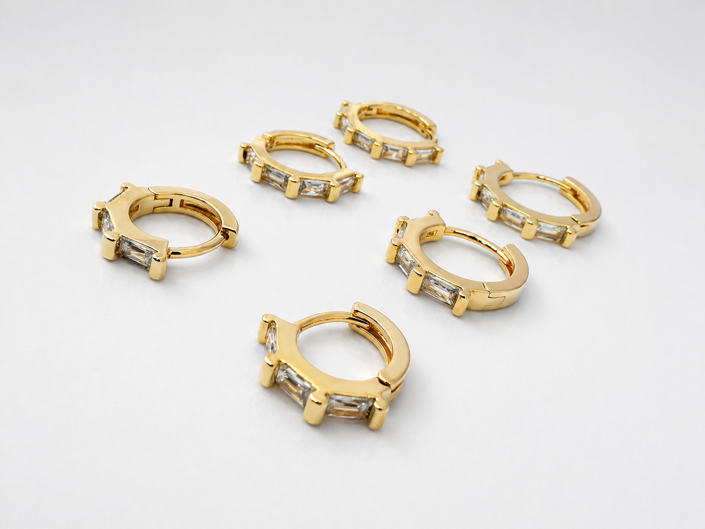 Trio de Argolas Cravejadas em Baguete Banhado a ouro 18k