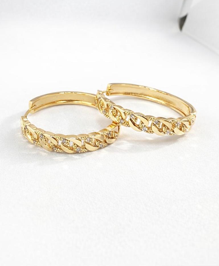Argola com elos cravejados banhada a ouro 18k