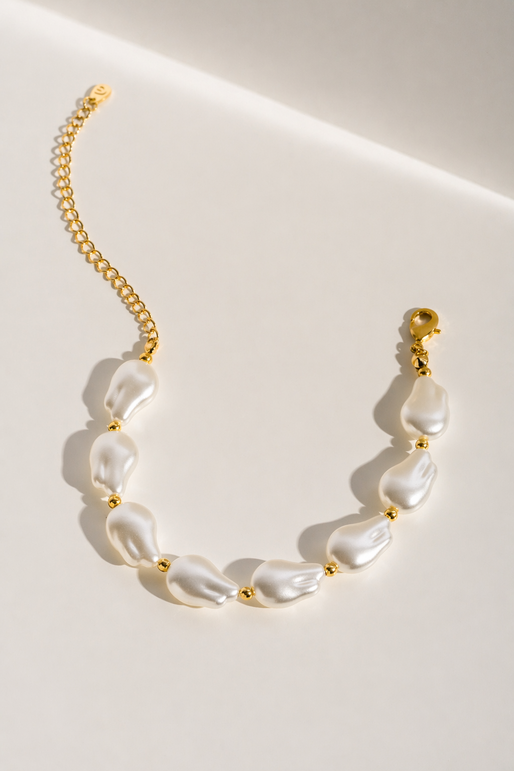 Pulseira Pérolas Barrocas Banhada a ouro 18k