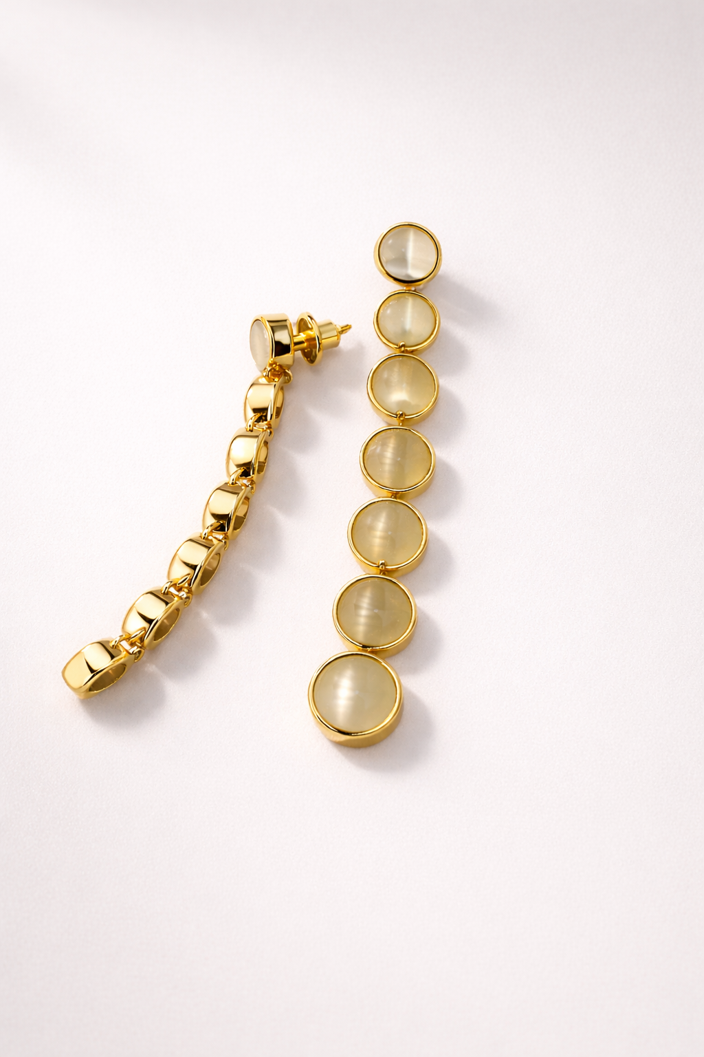 Brinco Alongado com Esferas de Olho de Gato - Imagem 3