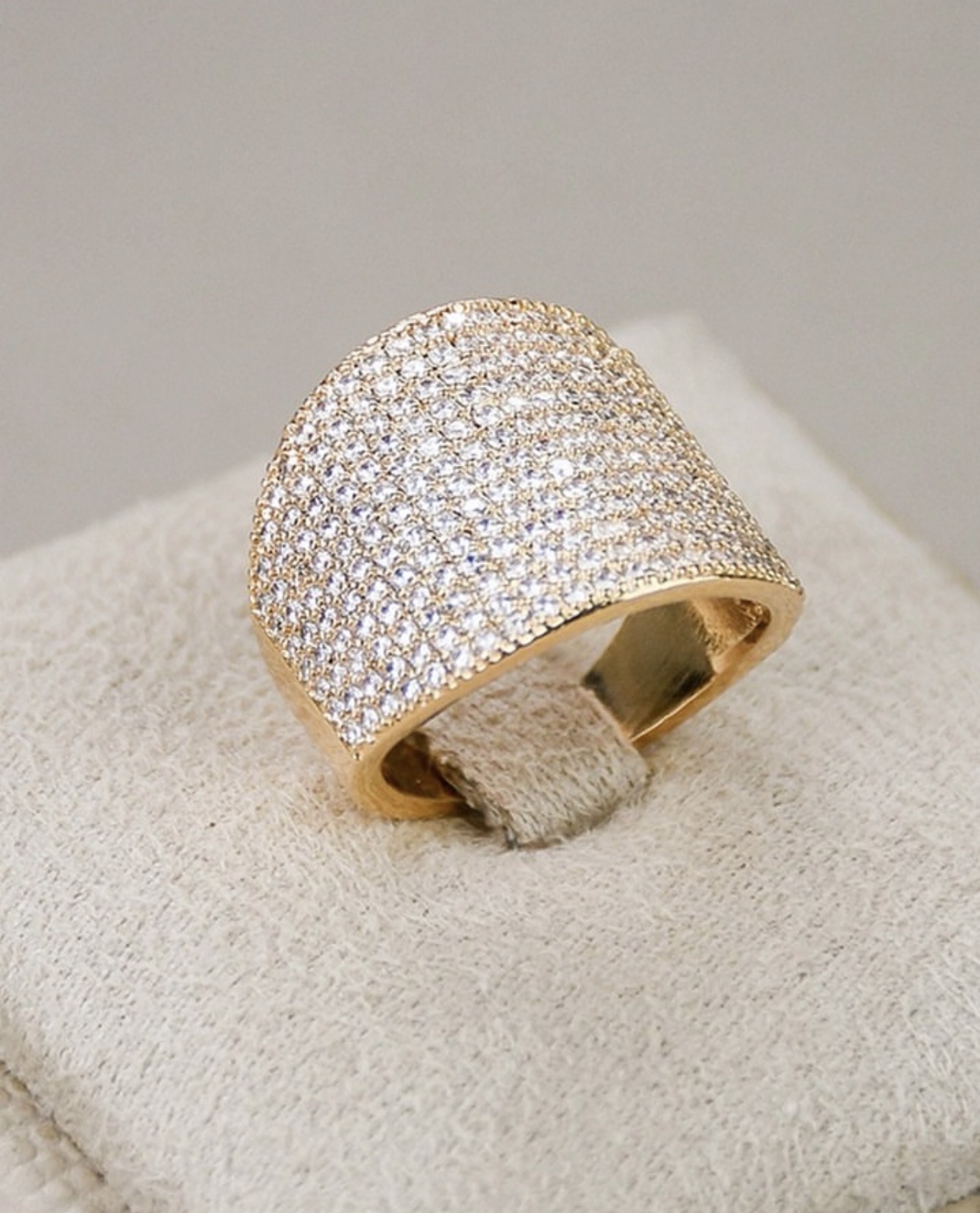 Anel Totalmente Cravejado em Zircônias Banhado a ouro 18k