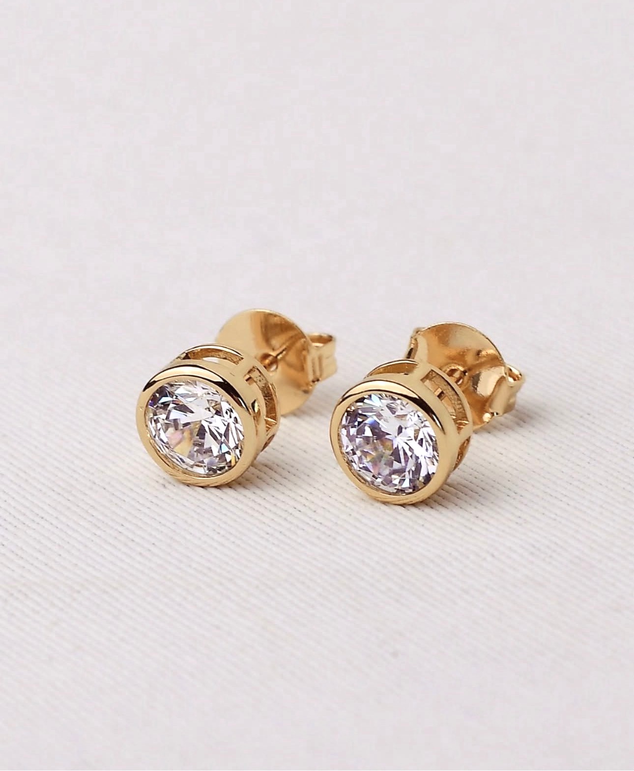 Brinco Ponto de Luz 7mm Banhado a Ouro 18k
