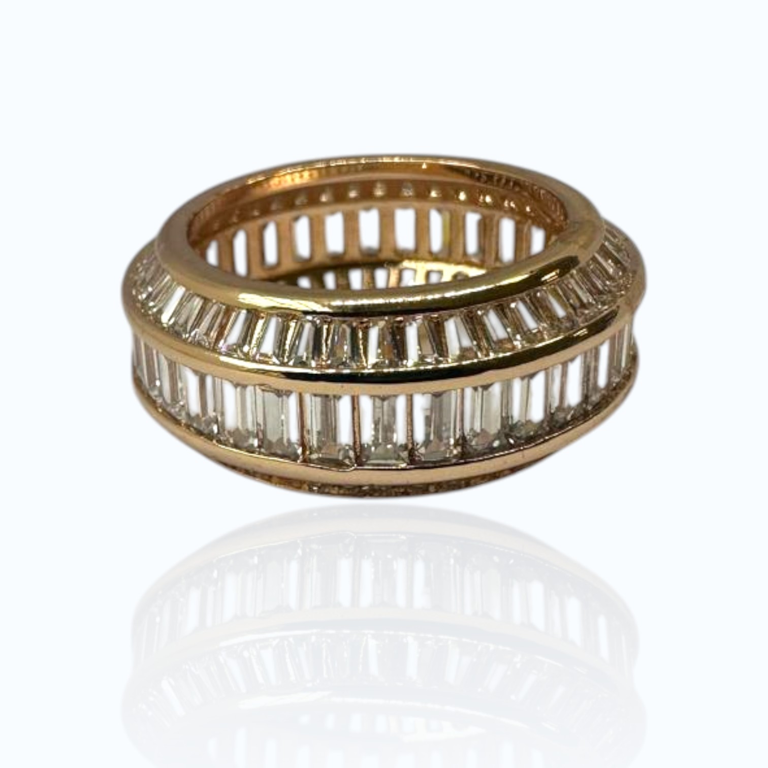 Anel Dourado com Zircônias Baguete Cravejadas