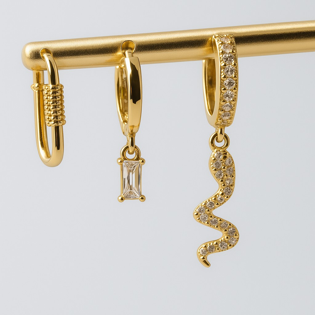 Trio de Brincos Argolas Cobra, Baguete e Mosquetão Zircônia Dourado 18K
