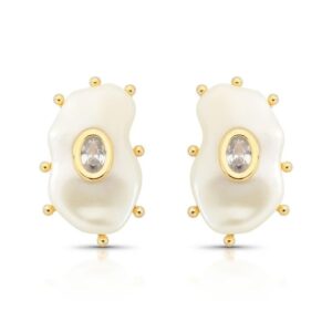 Brinco Pérola Orgânica com Ponto de Luz Dourado