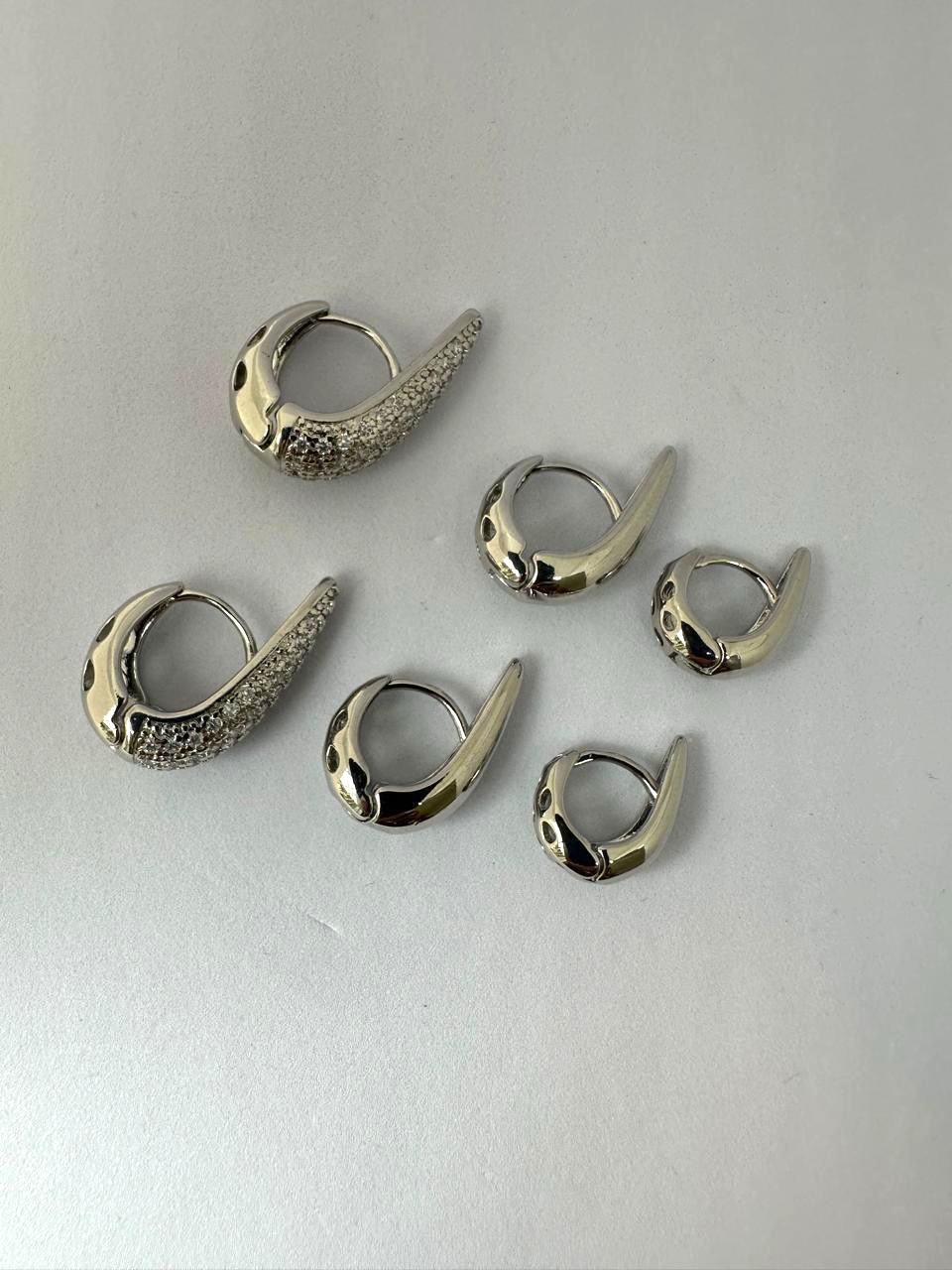 Trio de Brincos Gota Lisa e Cravejada Zircônia Ródio Branco