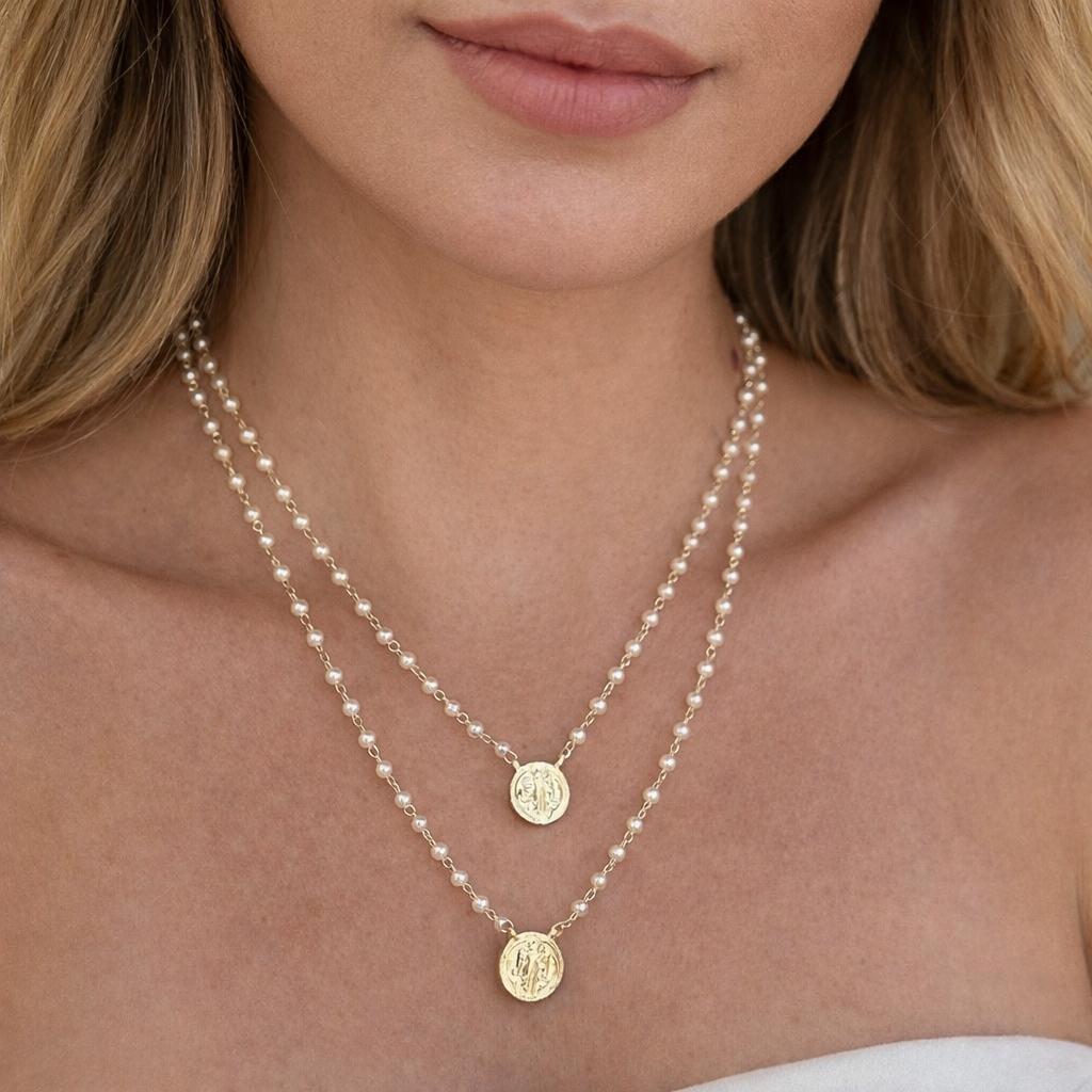 Colar Duplo Pérolas com Medalhas São Bento Dourado