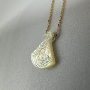 Gargantilha Nossa Senhora Aparecida em Madrepérola Dourada