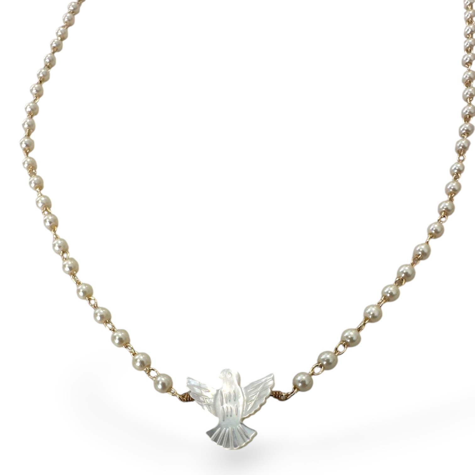 Gargantilha Pérolas com Pingente Espírito Santo em Madrepérola