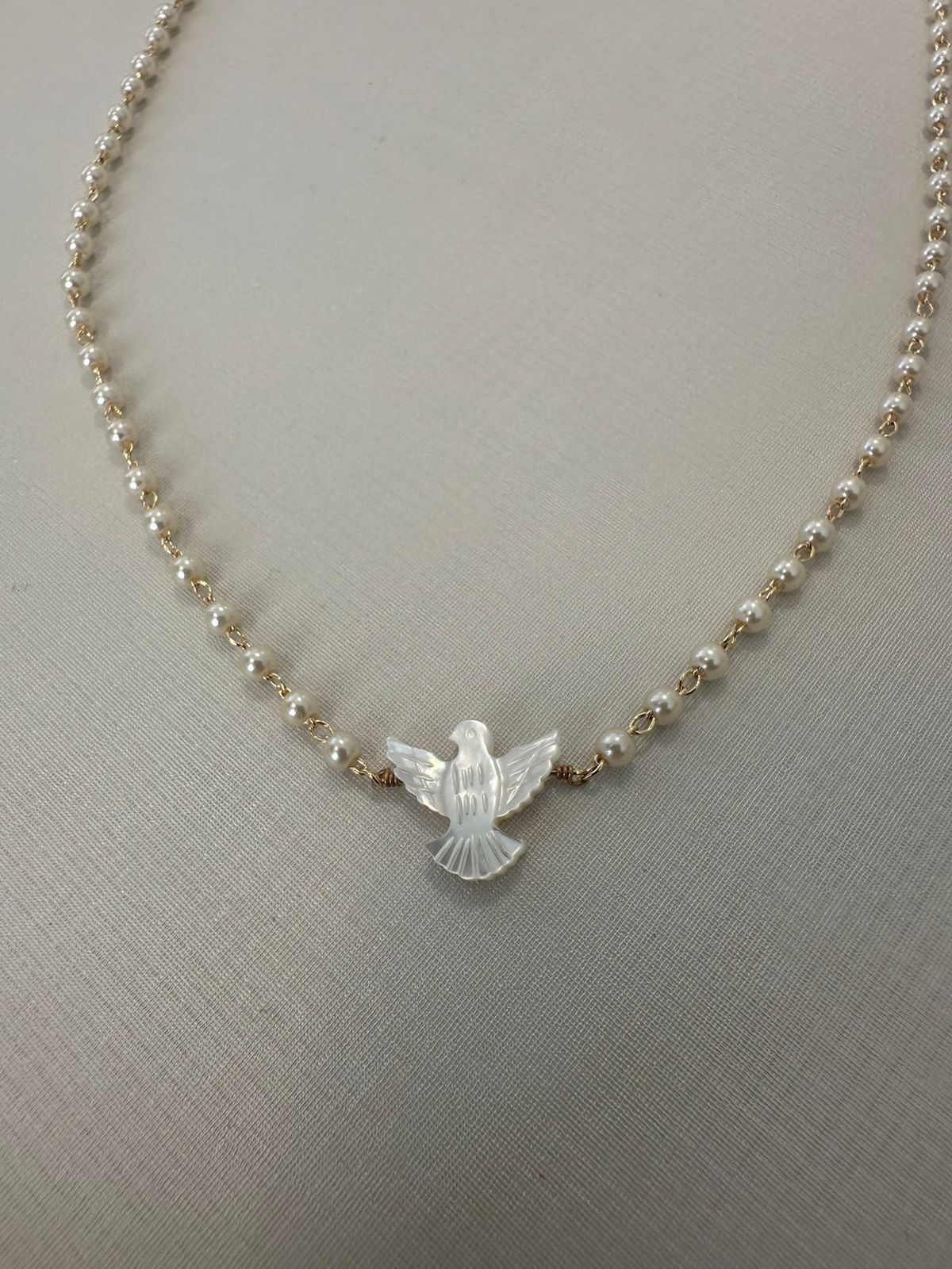 Gargantilha Espírito Santo em Madrepérola Dourado