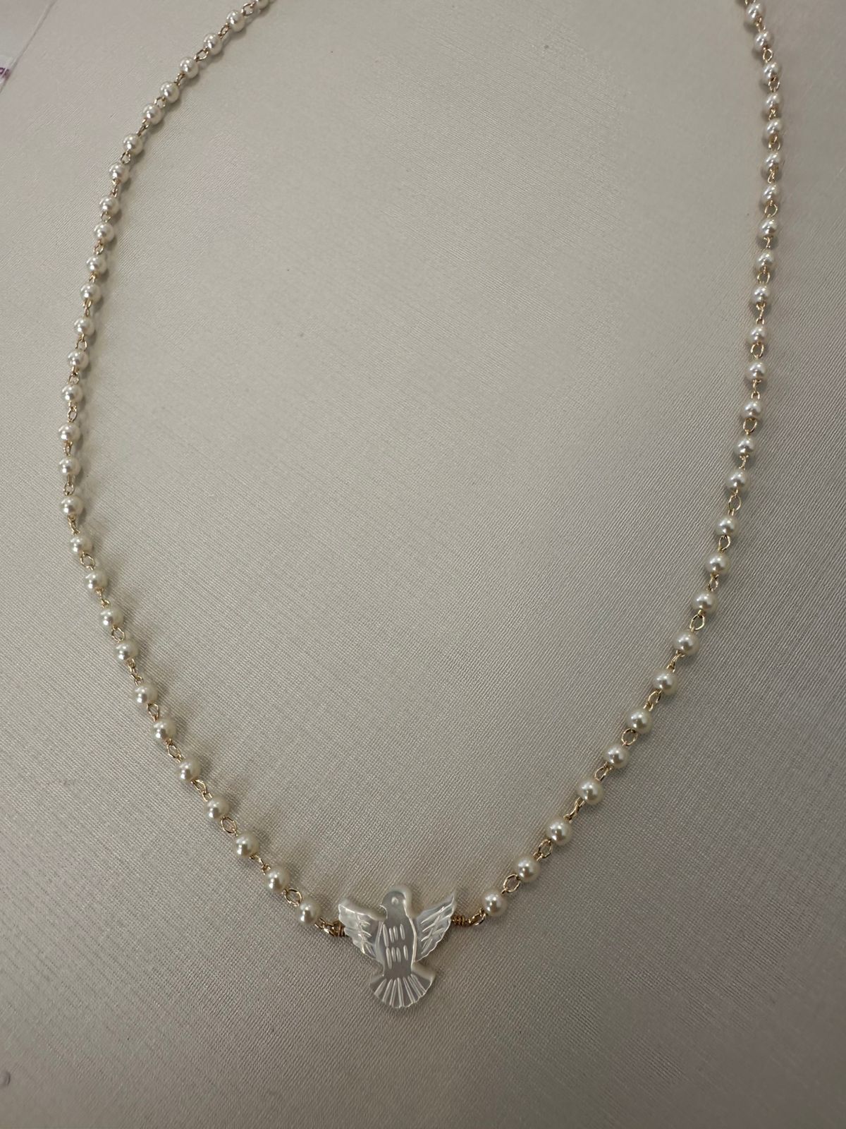 Gargantilha Espírito Santo em Madrepérola Dourado - Imagem 3