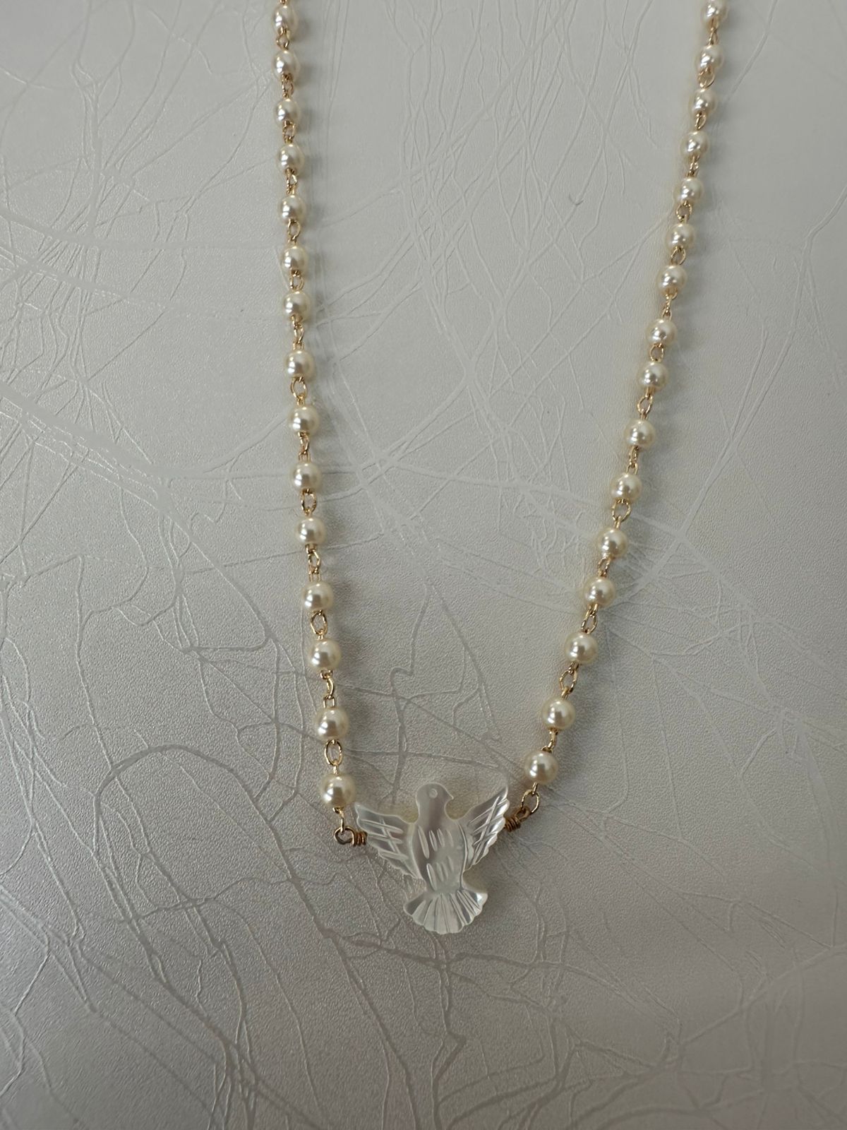 Gargantilha Espírito Santo em Madrepérola Dourado - Imagem 4