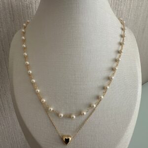 Gargantilha Dupla com Pérolas e Coração Dourado