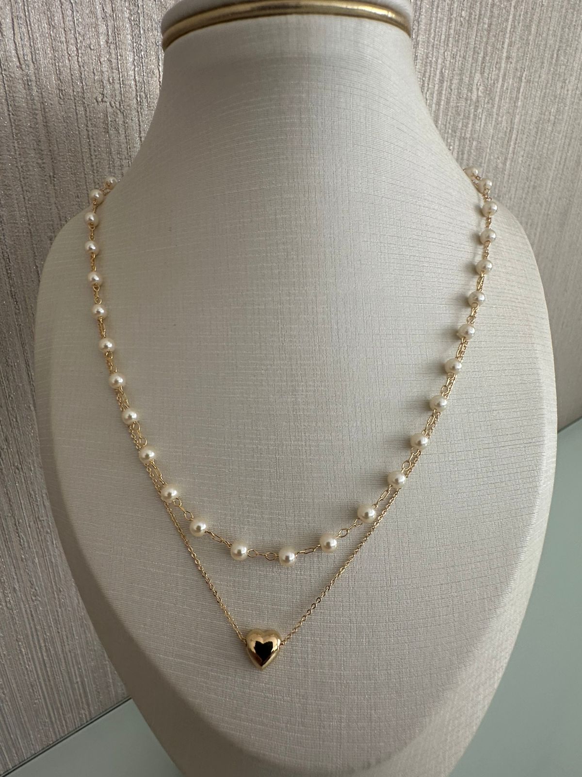 Gargantilha Dupla com Pérolas e Coração Dourado