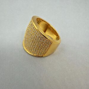 Anel Dourado Totalmente Cravejado em Zircônias