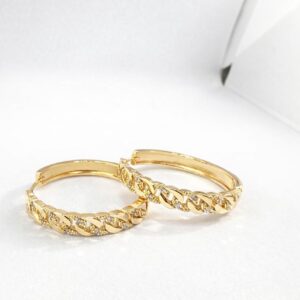 Argola anatômica com brilho frontal intenso