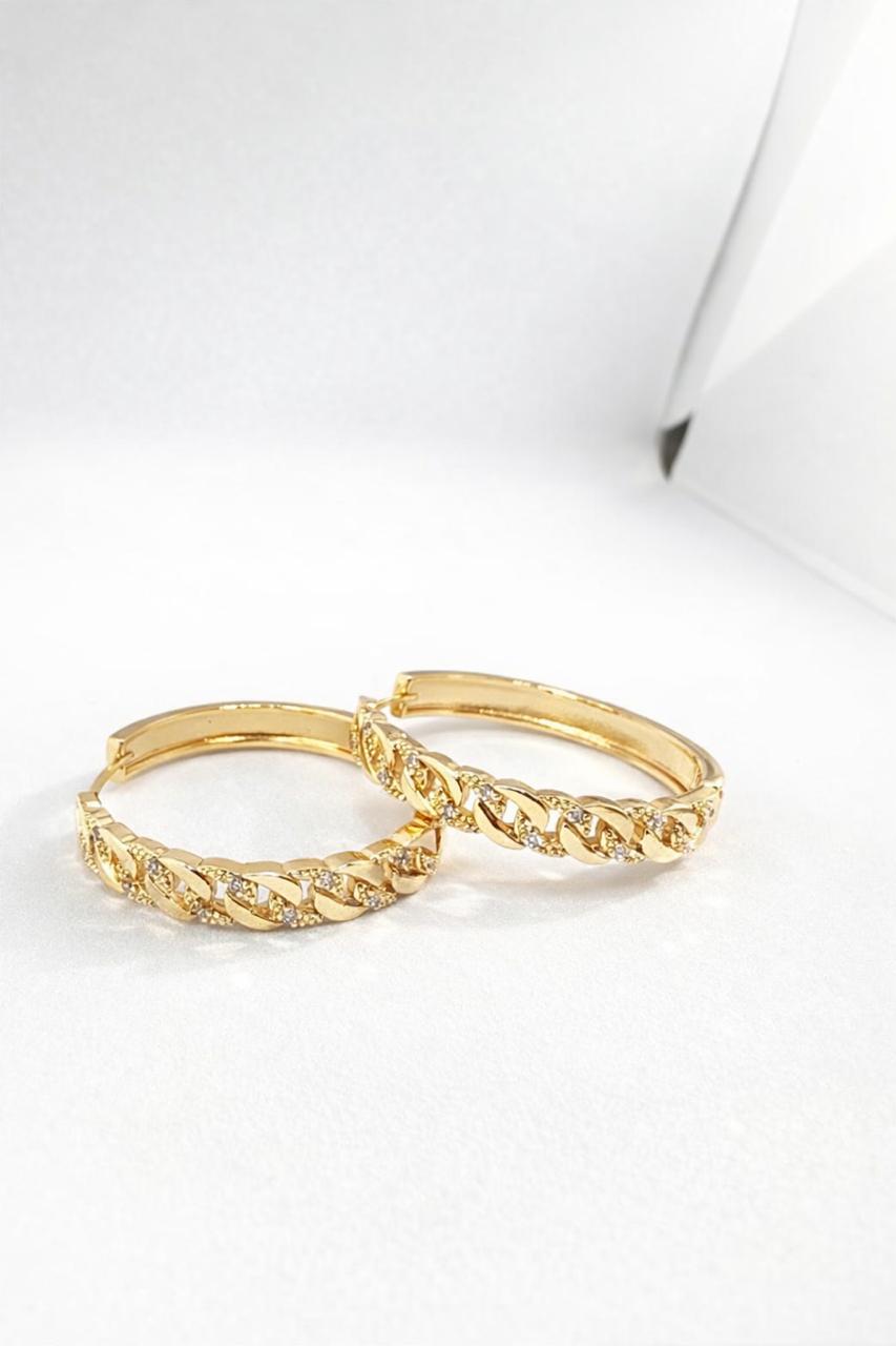 Argola anatômica com brilho frontal intenso