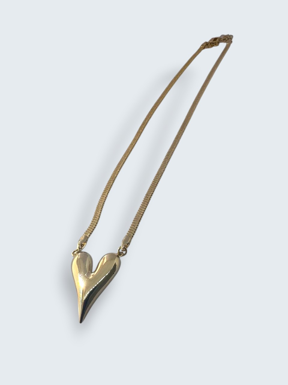 Colar Laminado com Coração Alongado Fixo