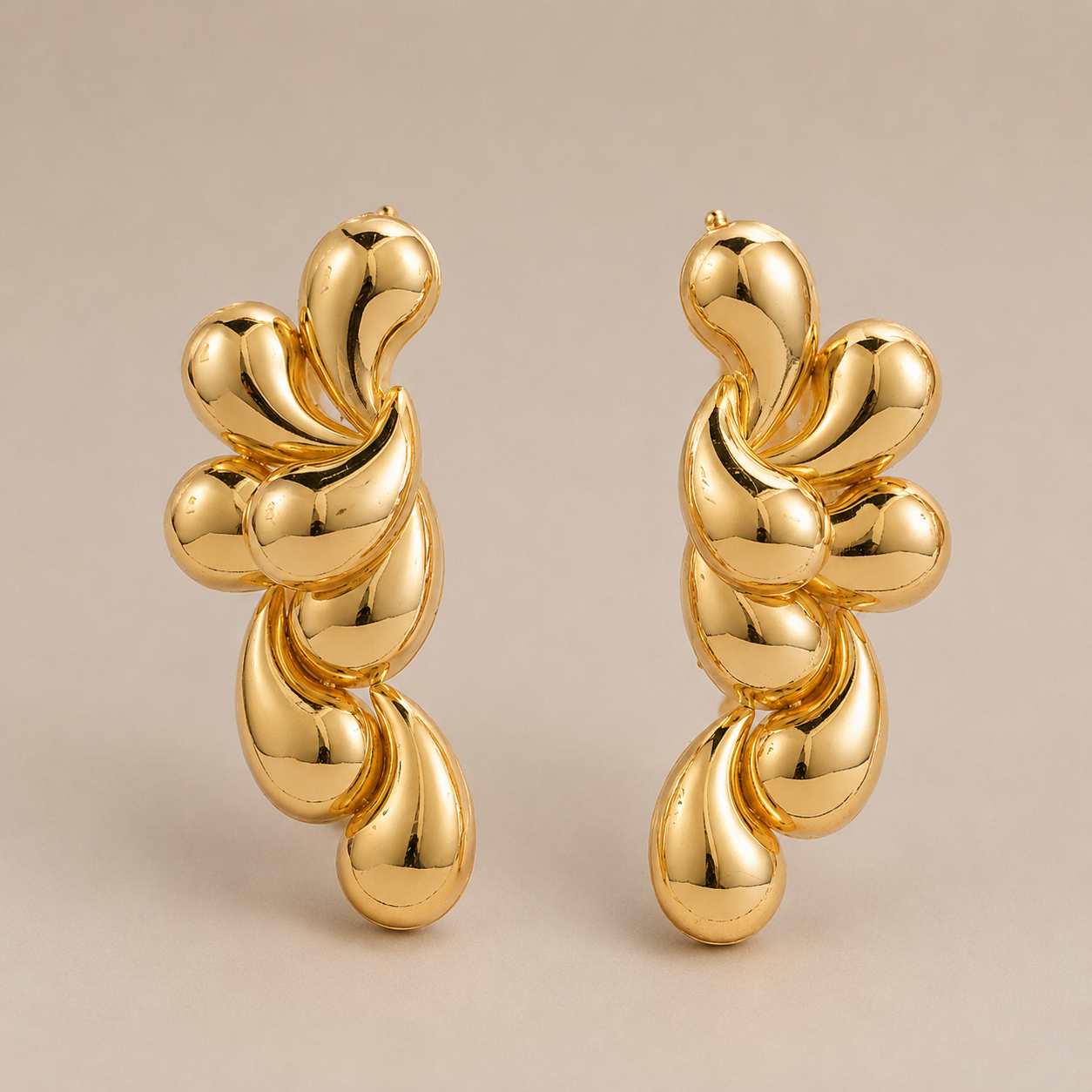 Brinco gotas sobrepostas Banhado a Ouro 18k