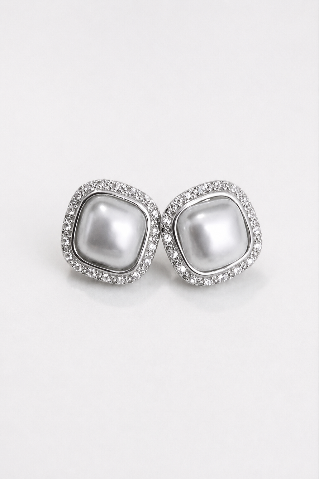 Brinco Pérola e Microzircônias Ródio Branco