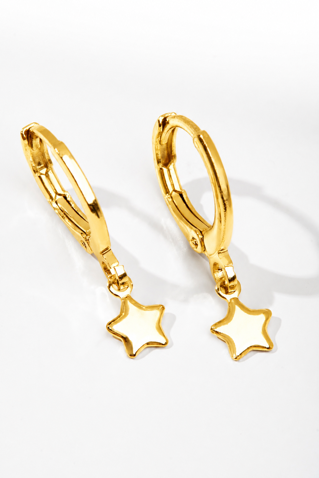 Argola Infantil Estrela Banhada a Ouro 18K