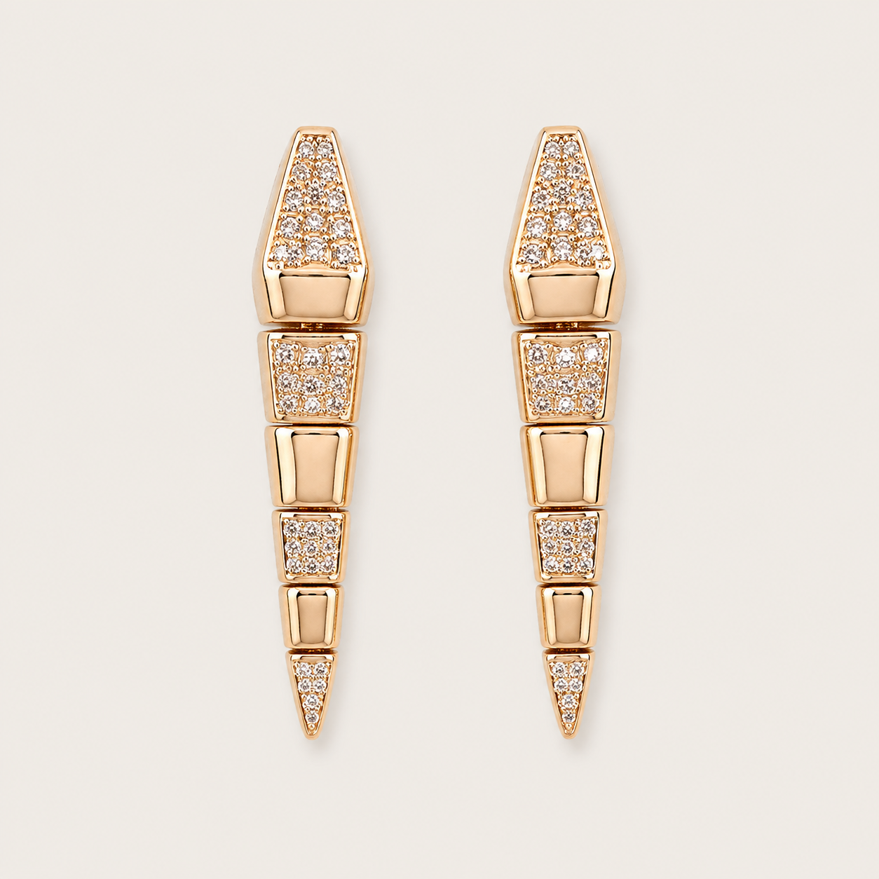 Brinco Inspiração Serpente Articulada Banhado a Ouro 18k