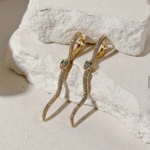 Brinco Serpente Articulada Cravejada em micro zirconias Banhado a Ouro 18k