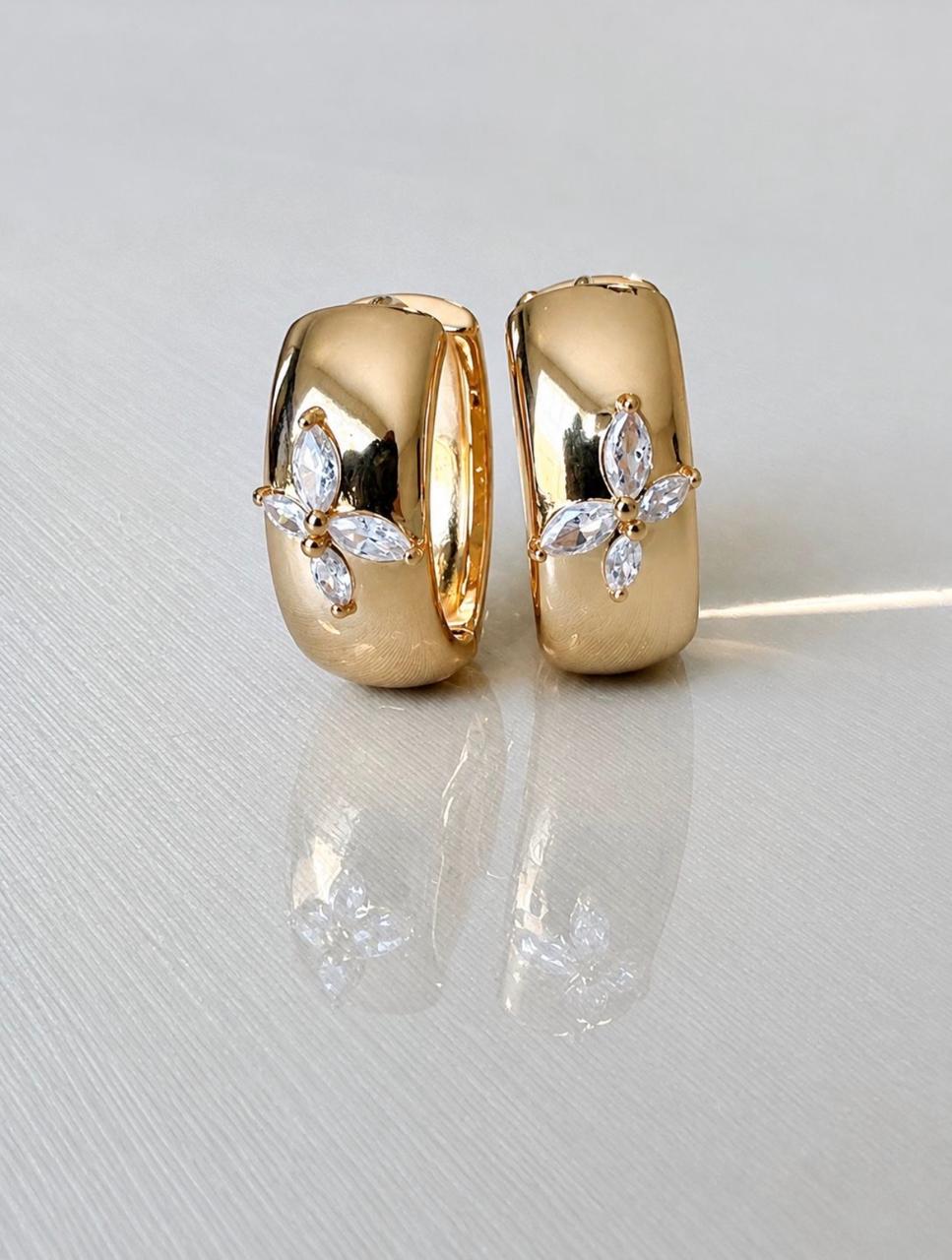 Argola Borboleta em Zircônia Banhada a Ouro 18k