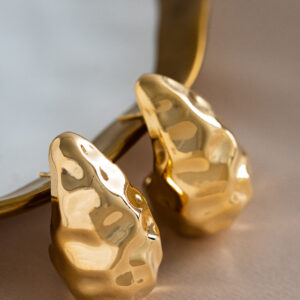 Brinco Gota Martelada Banhado a Ouro 18K